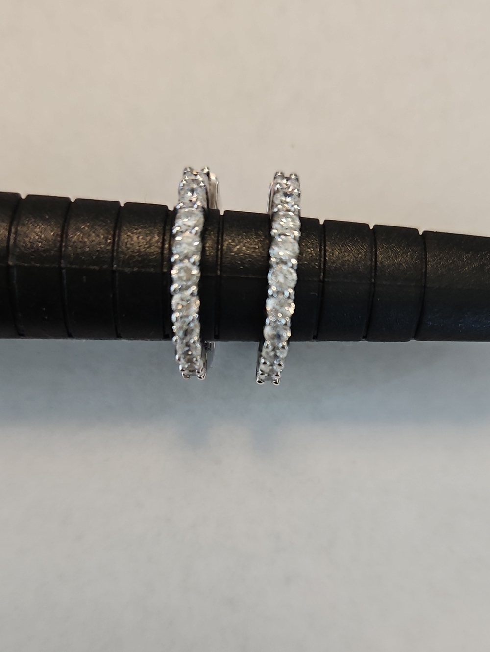 Diamond Nexus 14k White Gold Hoop Earrings With 1.28ct Synthetic Diamonds